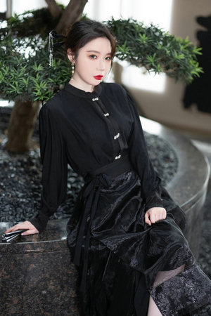 女主抢闺蜜男友三观不正的小说